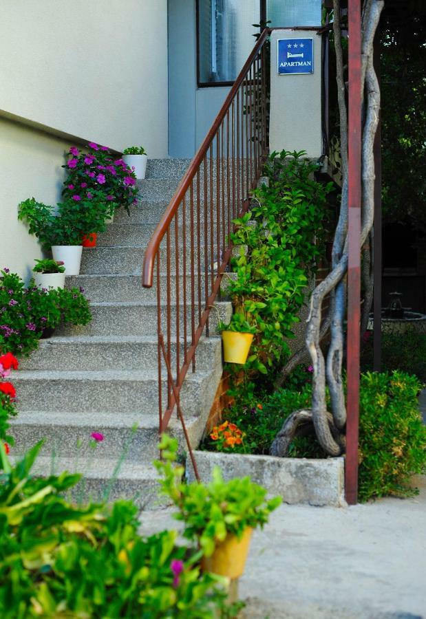 Green Garden Apartment Split Exterior photo