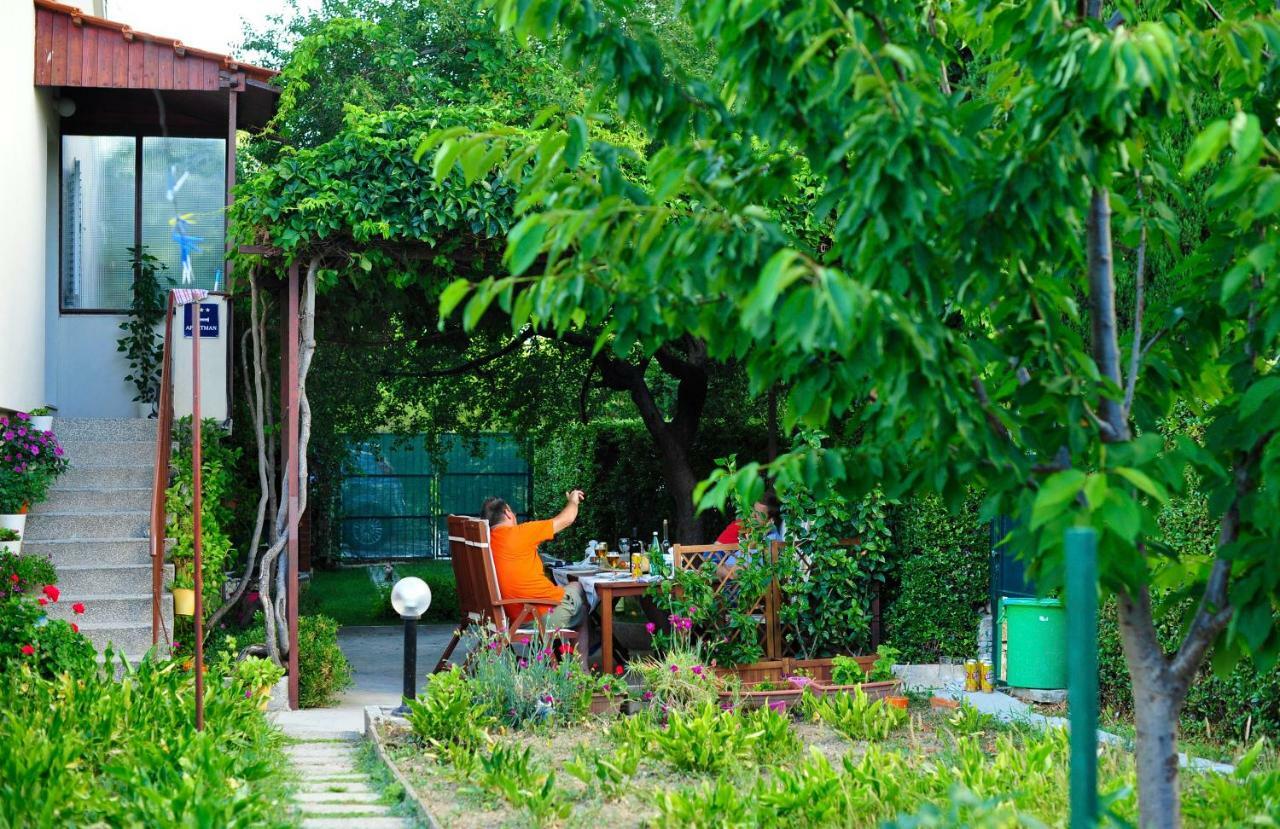 Green Garden Apartment Split Exterior photo