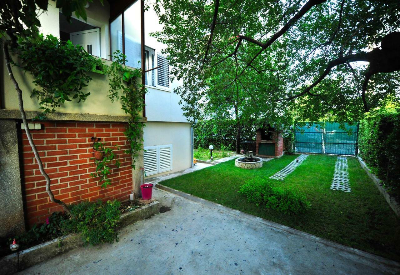 Green Garden Apartment Split Exterior photo